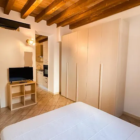 Artistic Urban Apartment