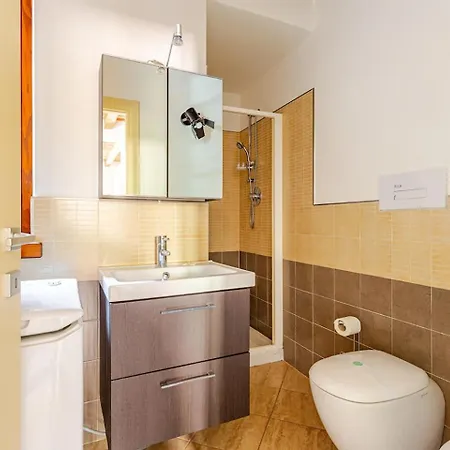 Artistic Urban Plaisance