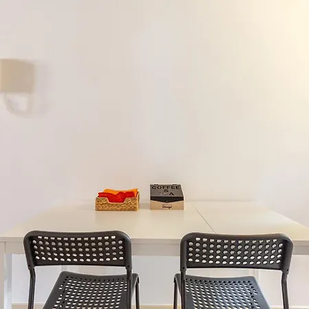 Artistic Urban Apartment *